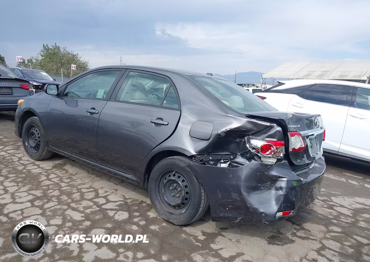 2011 Toyota Corolla Le VIN:JTDBU4EE6BJ108256 - 3