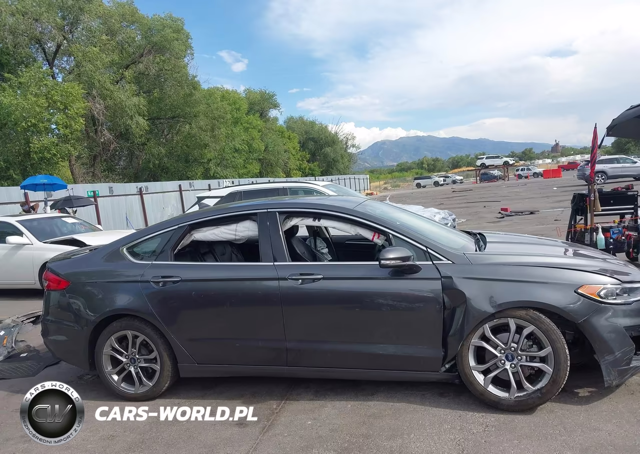 2020 Ford Fusion Hybrid Titanium VIN:3FA6P0RU1LR112828 - 13