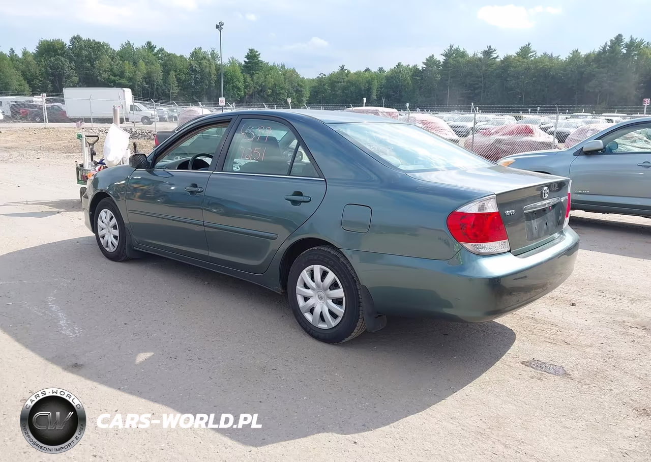 2005 Toyota Camry Le VIN:4T1BE32K05U076310 - 3