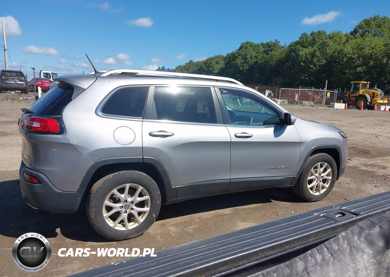 2015 Jeep Cherokee Latitude VIN:1C4PJMCS8FW558281 - 13