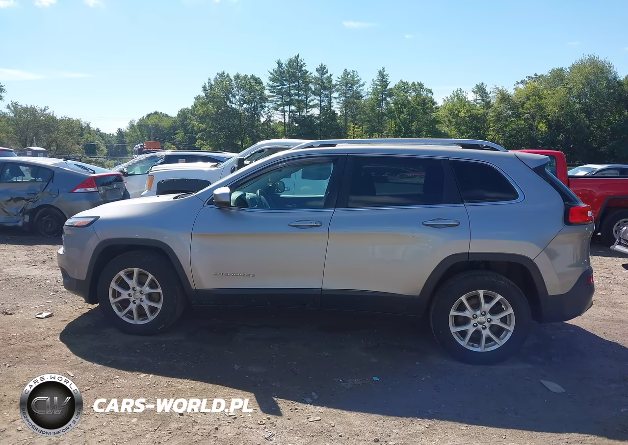 2015 Jeep Cherokee Latitude VIN:1C4PJMCS8FW558281 - 14
