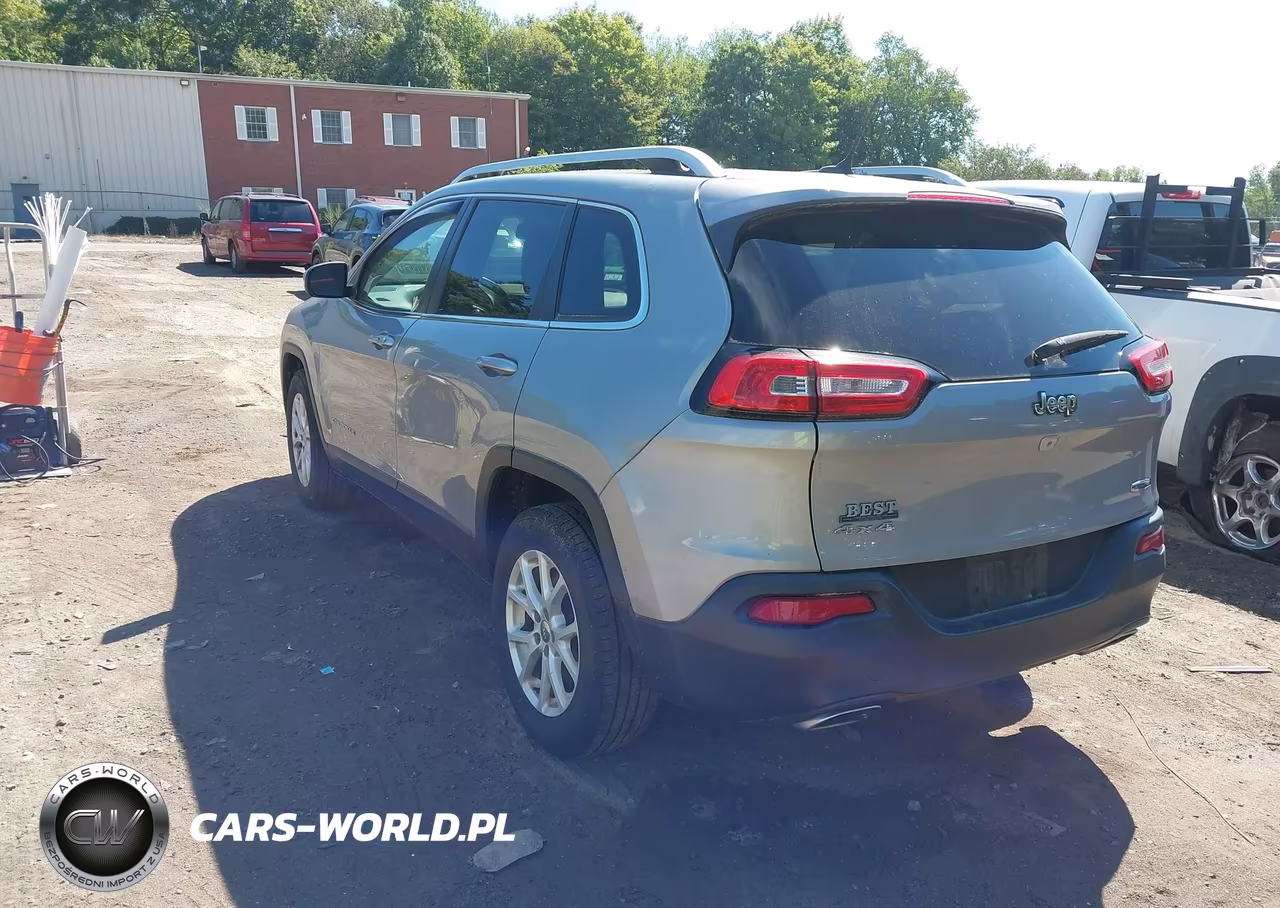 2015 Jeep Cherokee Latitude VIN:1C4PJMCS8FW558281 - 3