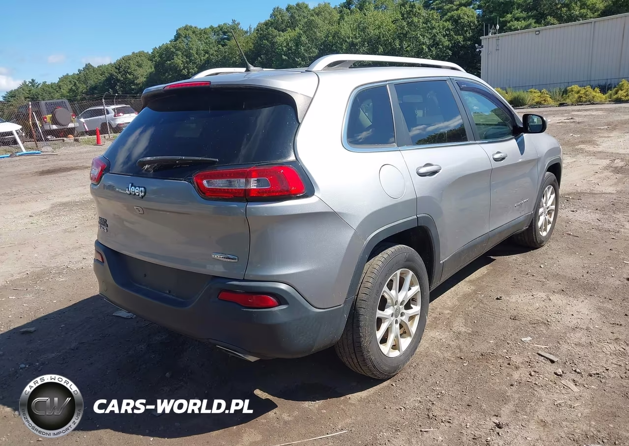 2015 Jeep Cherokee Latitude VIN:1C4PJMCS8FW558281 - 4