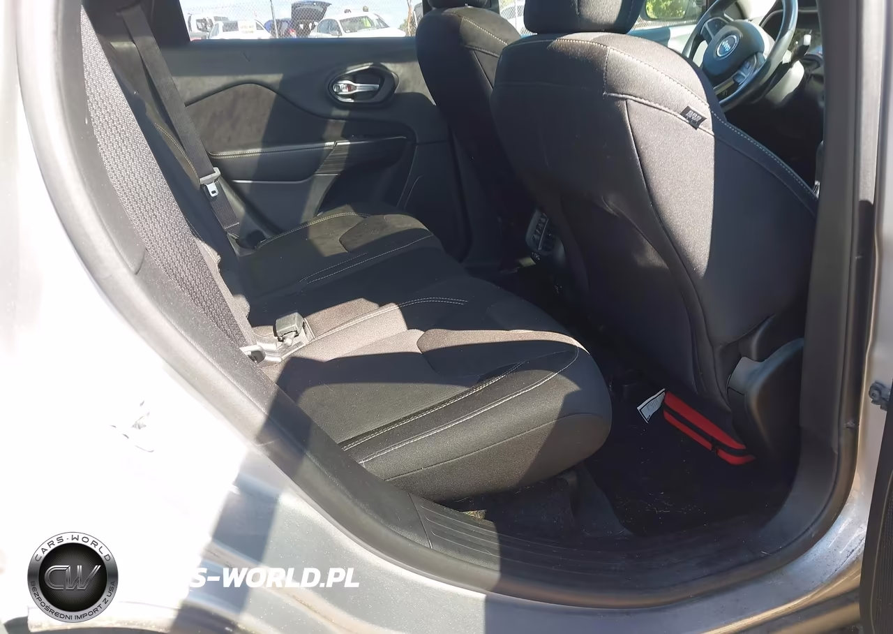 2015 Jeep Cherokee Latitude VIN:1C4PJMCS8FW558281 - 8