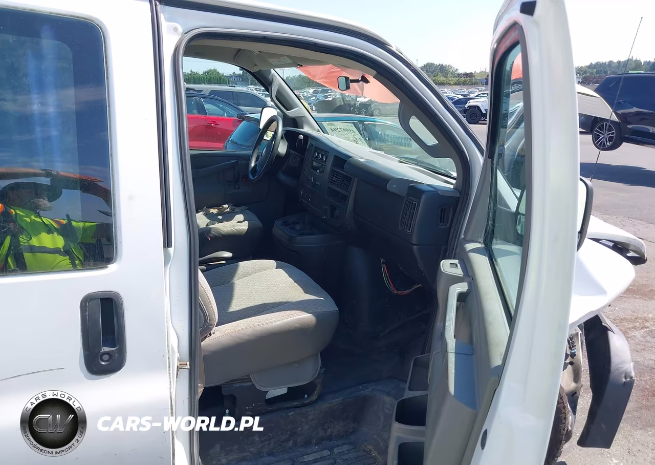 2017 Chevrolet Express 2500 Work Van VIN:1GCWGAFF5H1134175 - 5
