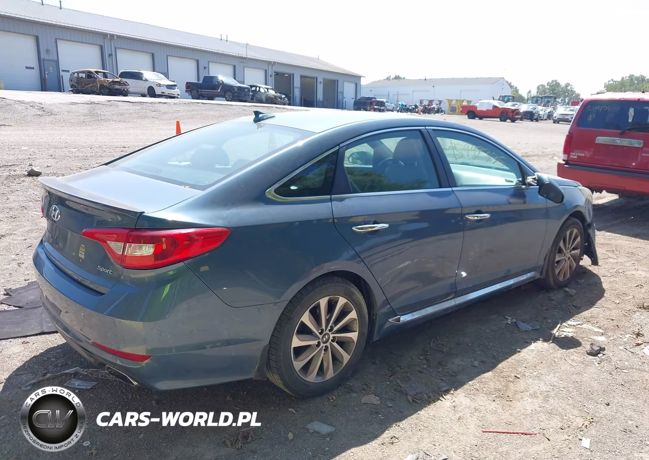 2016 Hyundai Sonata Sport VIN:5NPE34AF5GH393546 - 4