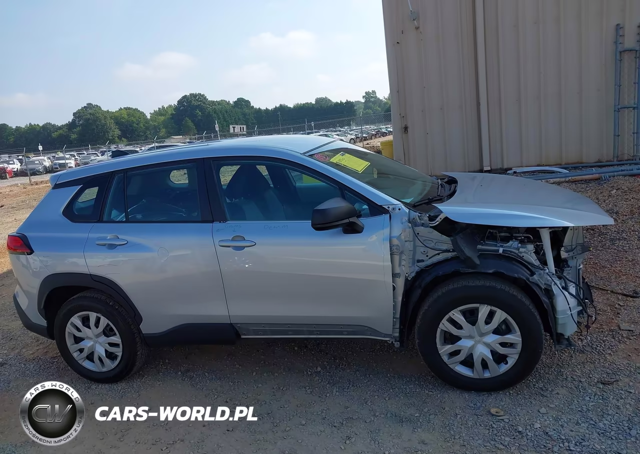 2022 Toyota Corolla Cross L VIN:7MUAAABG0NV043426 - 13