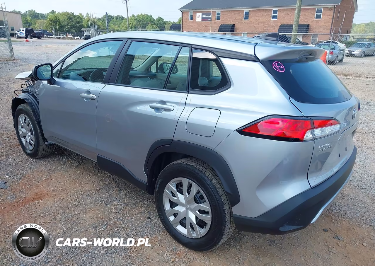 2022 Toyota Corolla Cross L VIN:7MUAAABG0NV043426 - 3