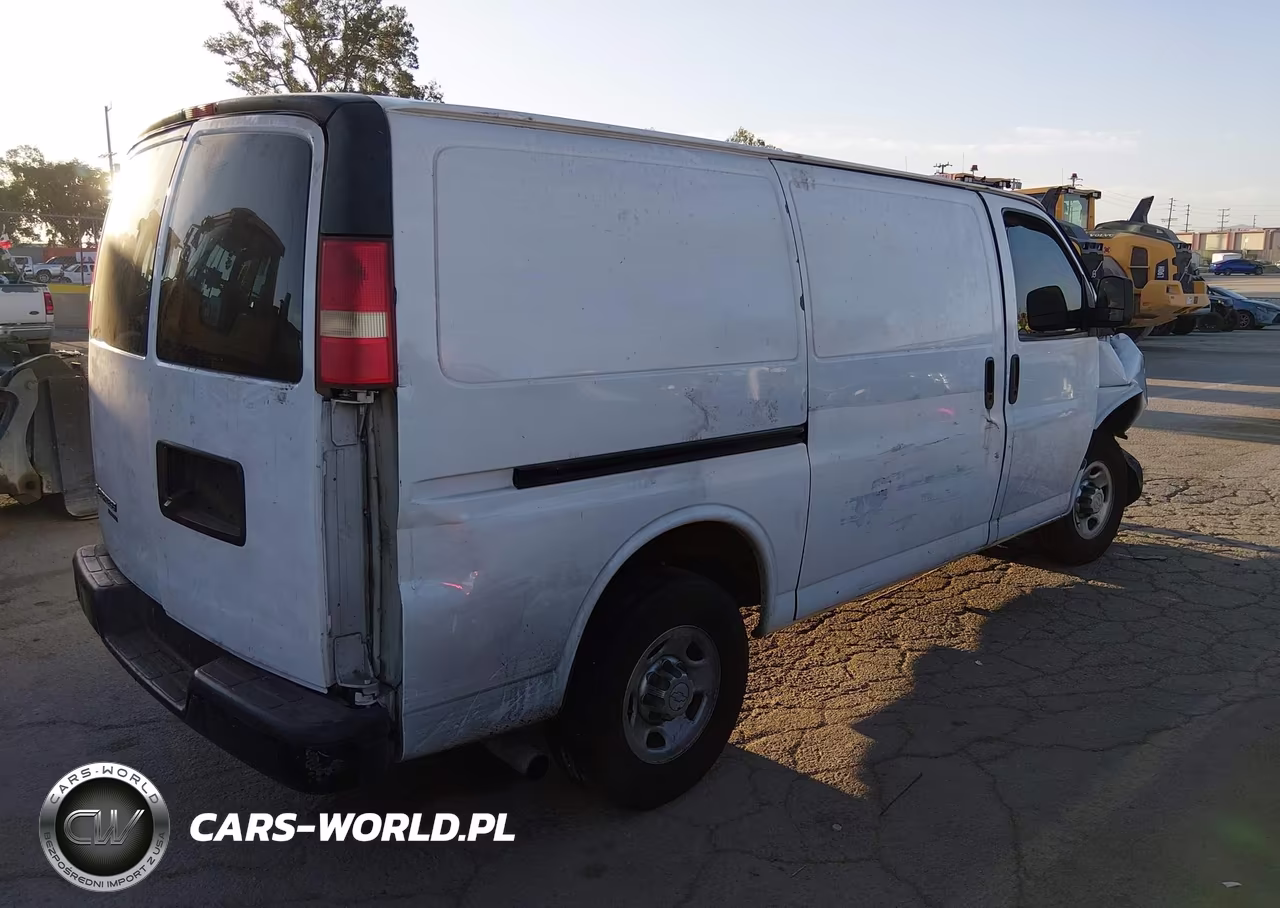 2015 Chevrolet Express 2500 Work Van VIN:1GCWGFCF6F1261953 - 4