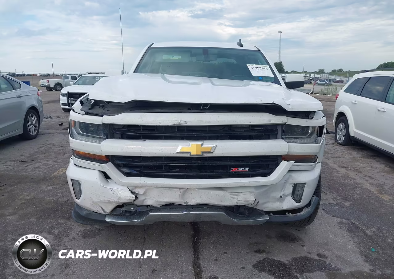 2018 Chevrolet Silverado 1500 2Lt VIN:3GCUKREC9JG440637 - 12