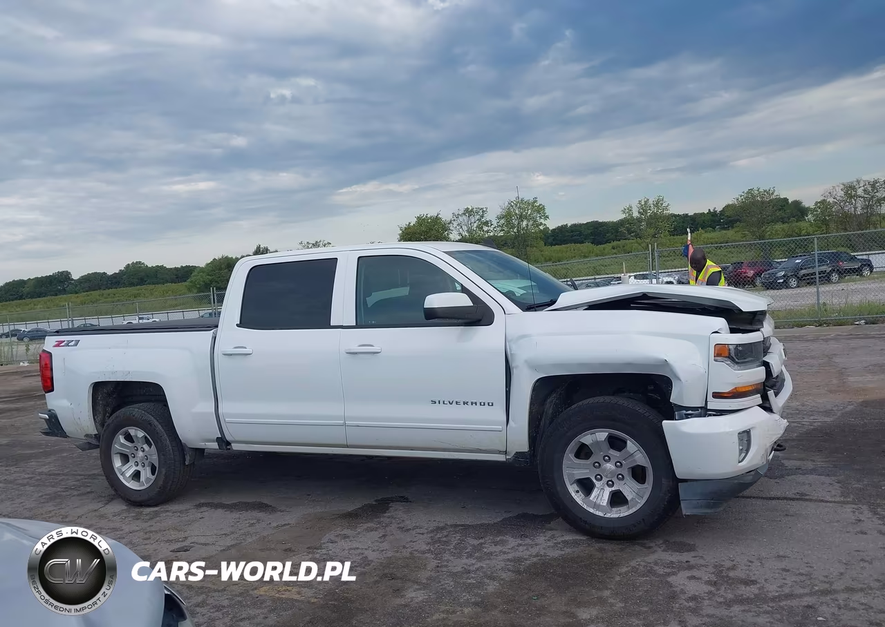 2018 Chevrolet Silverado 1500 2Lt VIN:3GCUKREC9JG440637 - 13