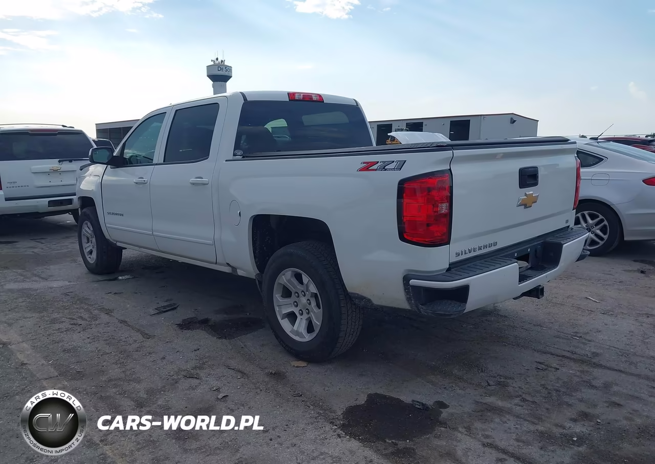 2018 Chevrolet Silverado 1500 2Lt VIN:3GCUKREC9JG440637 - 3