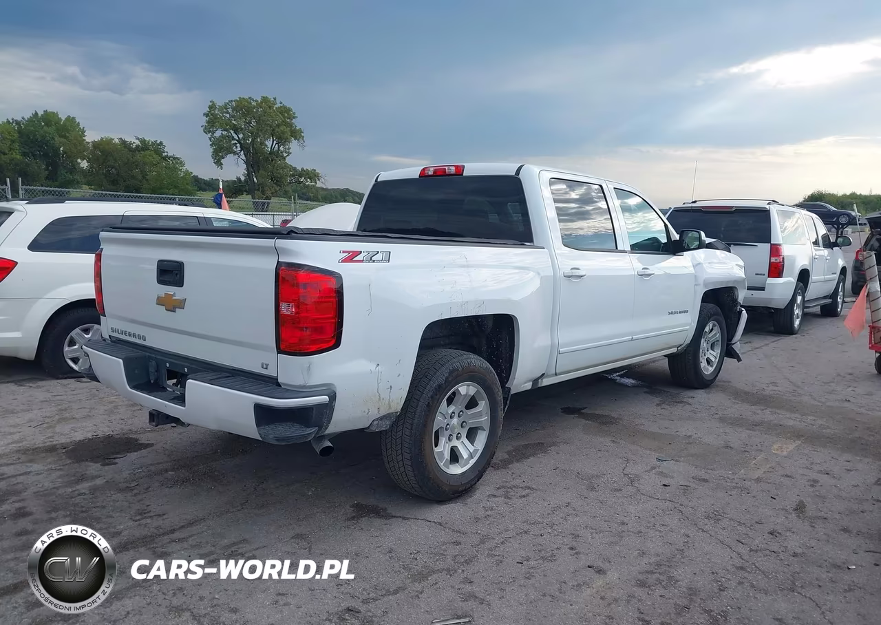 2018 Chevrolet Silverado 1500 2Lt VIN:3GCUKREC9JG440637 - 4