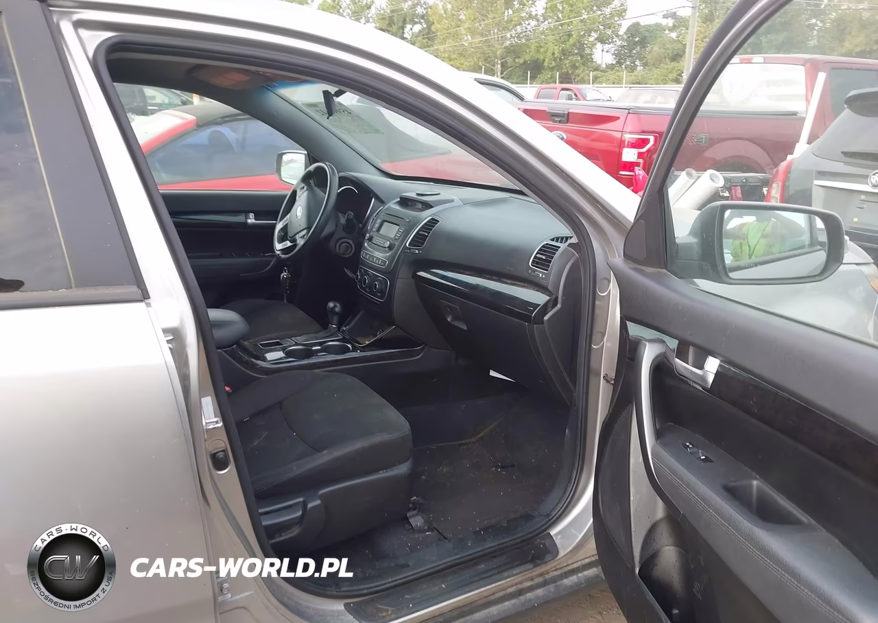 2014 Kia Sorento Lx VIN:5XYKT3A6XEG486385 - 5