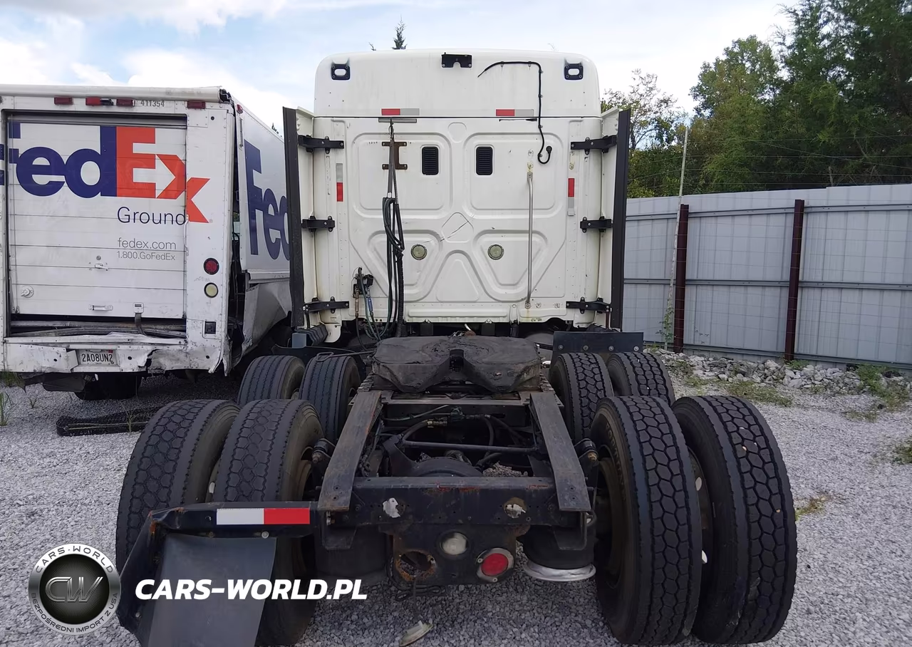 2015 Freightliner Cascadia 125 VIN:3AKJGLD50FSGL2835 - 15