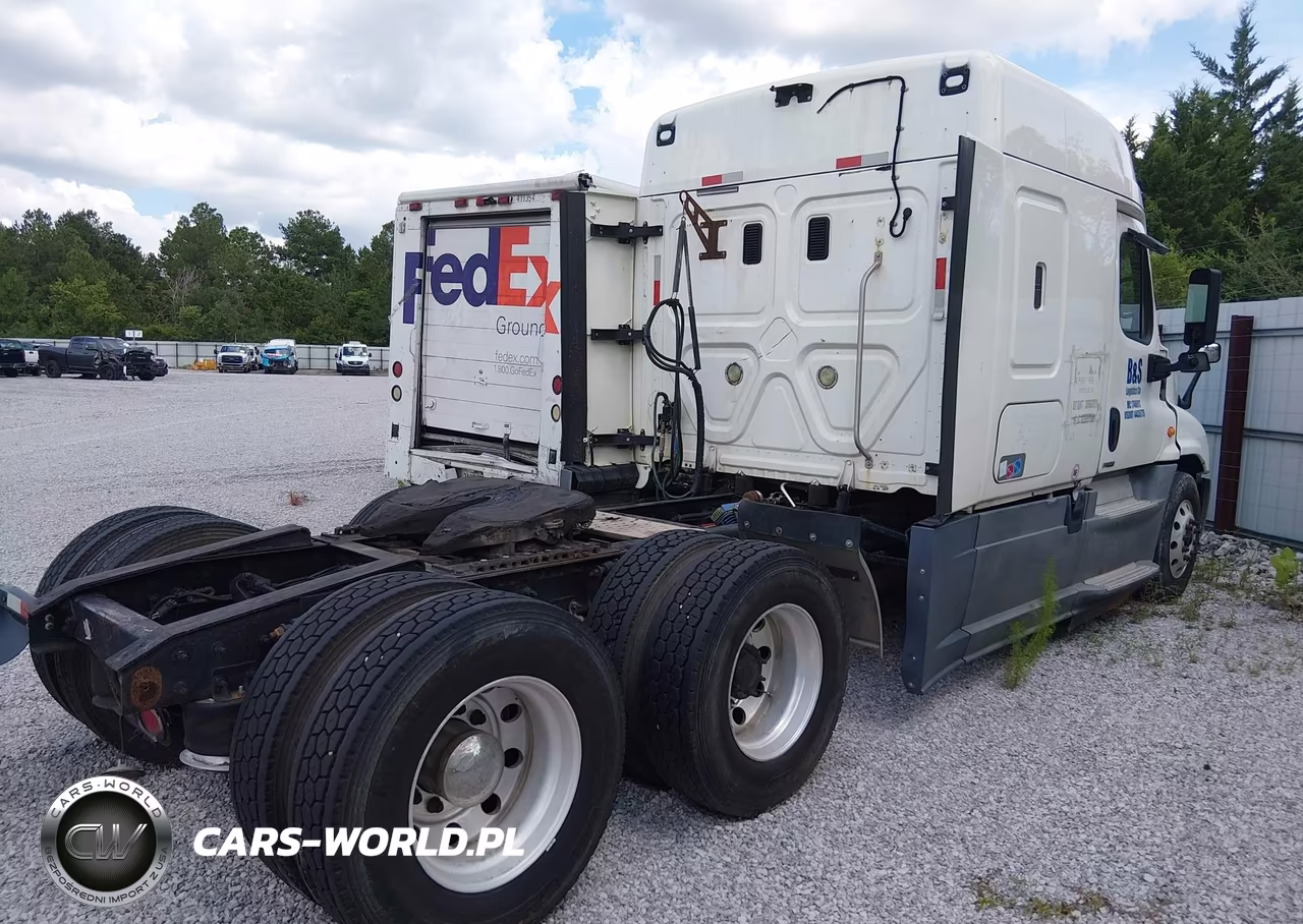 2015 Freightliner Cascadia 125 VIN:3AKJGLD50FSGL2835 - 4