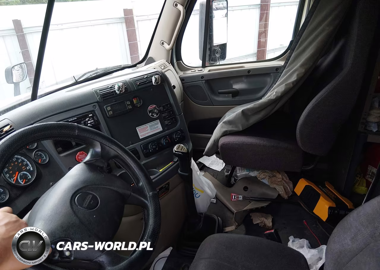 2015 Freightliner Cascadia 125 VIN:3AKJGLD50FSGL2835 - 7