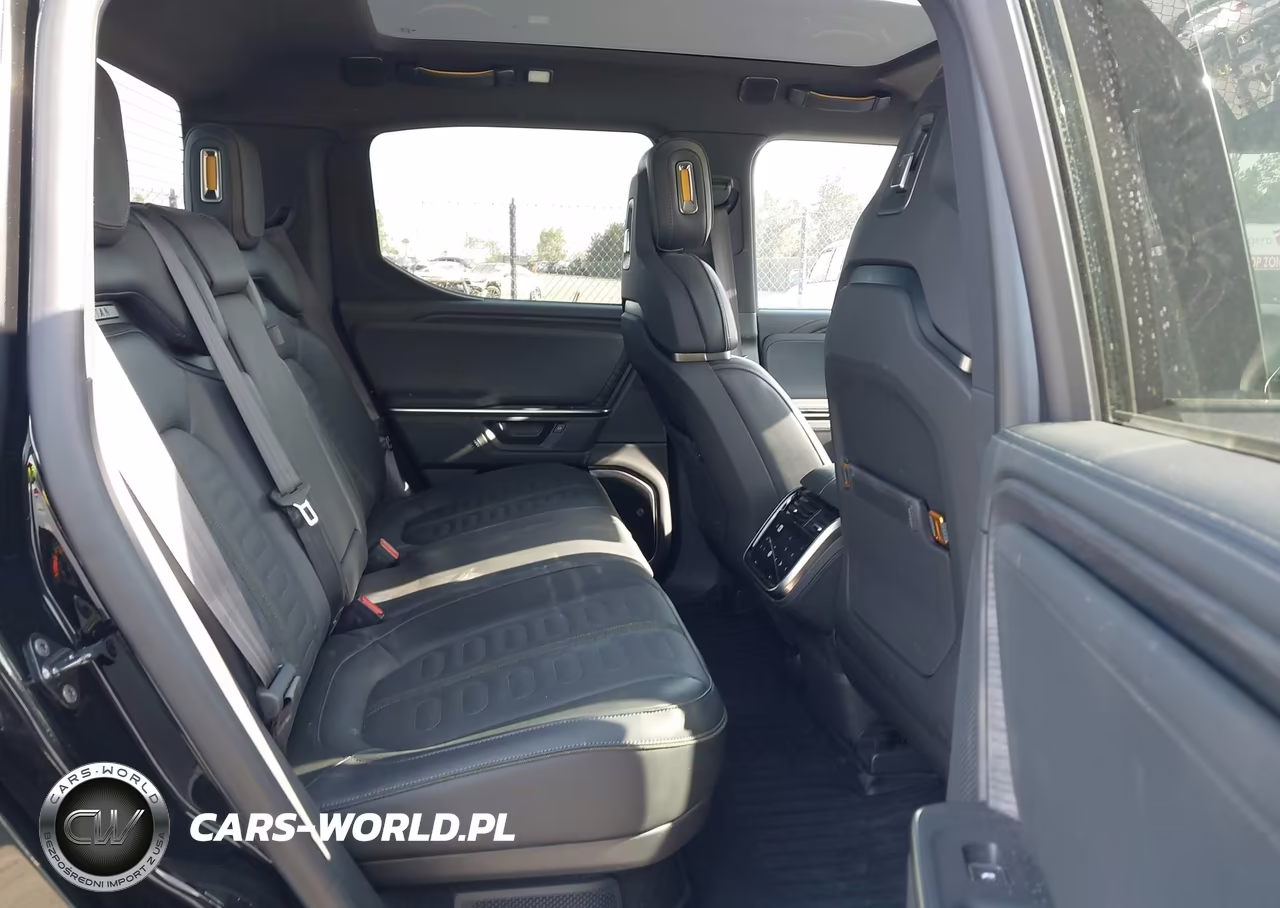 2025 Rivian R1T Adventure Dual Motor Large Pack-Adventure Dual Motor Max Pack VIN:7FCTGBAA8SN037678 - 8