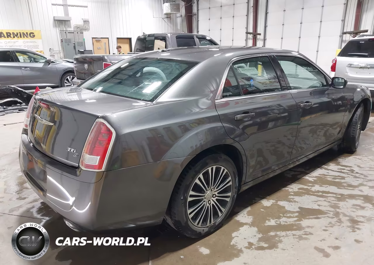 2013 Chrysler 300 300S VIN:2C3CCAGG0DH717033 - 4