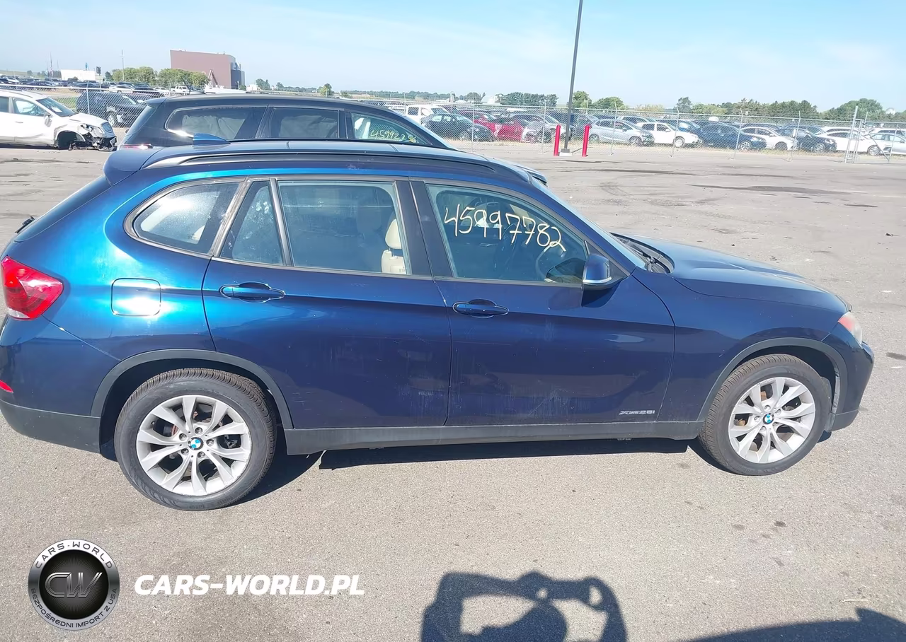 2014 BMW X1 xDrive28I VIN:WBAVL1C55EVY12203 - 14