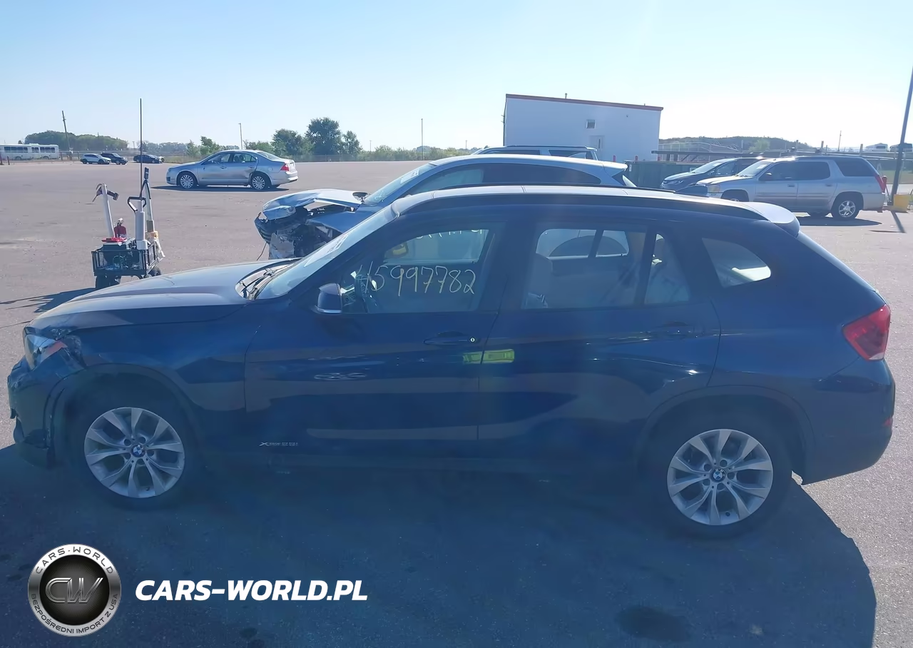 2014 BMW X1 xDrive28I VIN:WBAVL1C55EVY12203 - 15