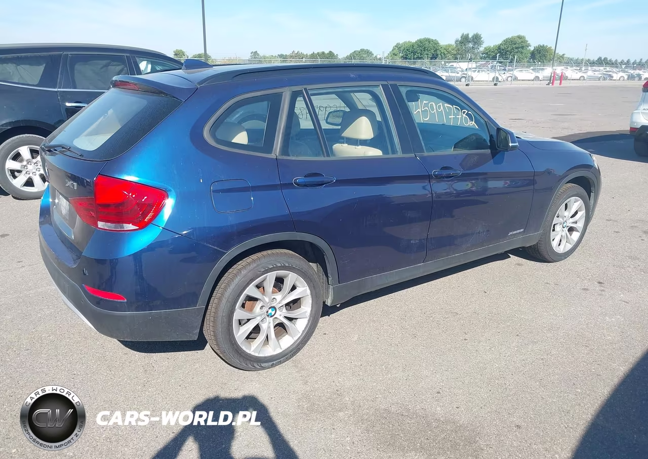 2014 BMW X1 xDrive28I VIN:WBAVL1C55EVY12203 - 4