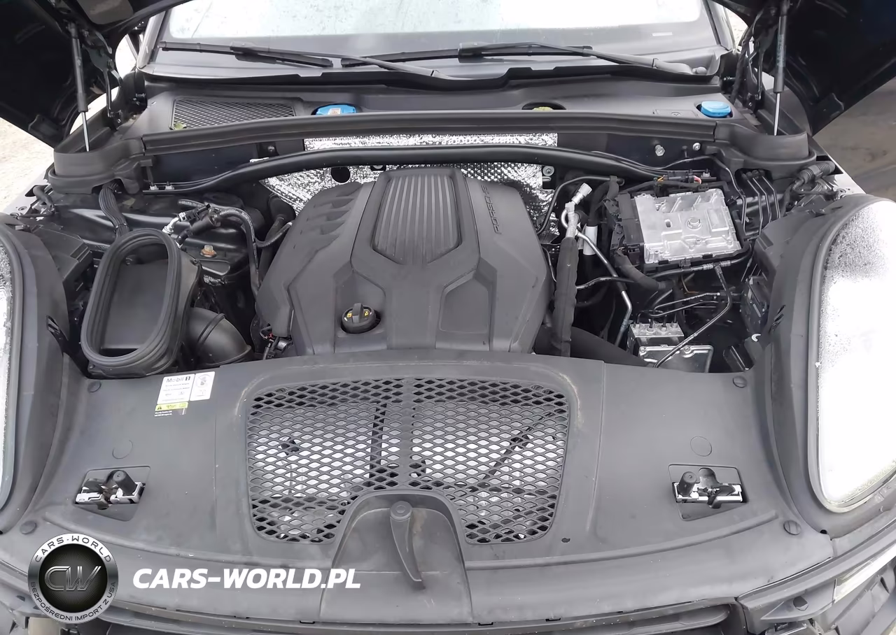 2023 Porsche Macan T VIN:WP1AA2A58PLB10129 - 10