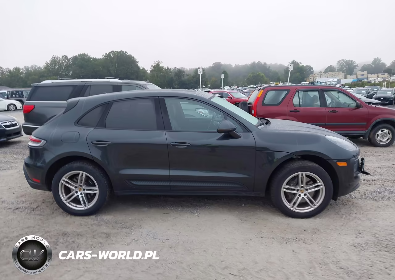 2023 Porsche Macan T VIN:WP1AA2A58PLB10129 - 13