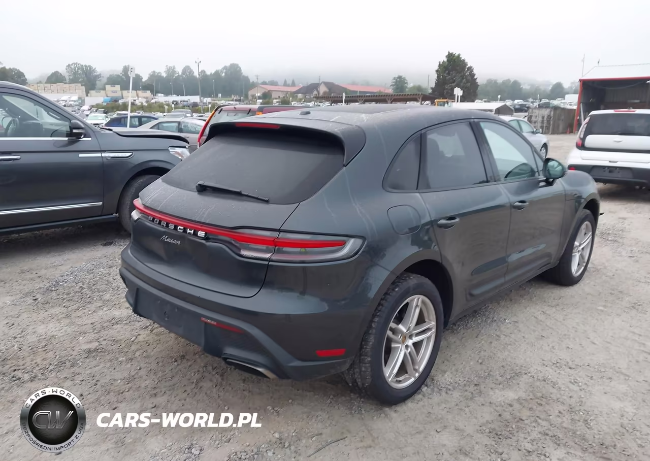 2023 Porsche Macan T VIN:WP1AA2A58PLB10129 - 4