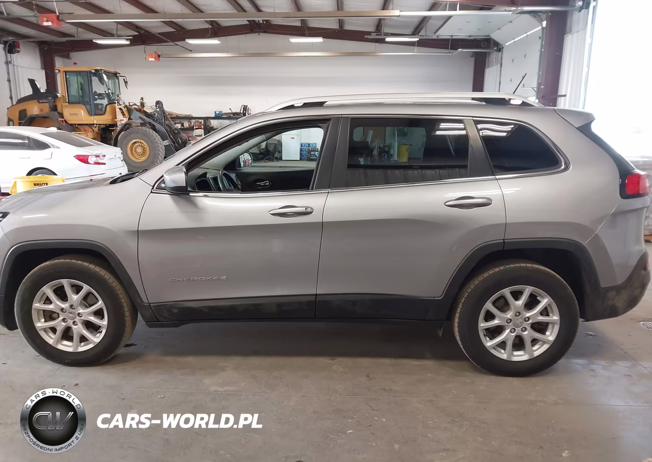 2018 Jeep Cherokee Latitude 4X4 VIN:1C4PJMCB0JD528521 - 14