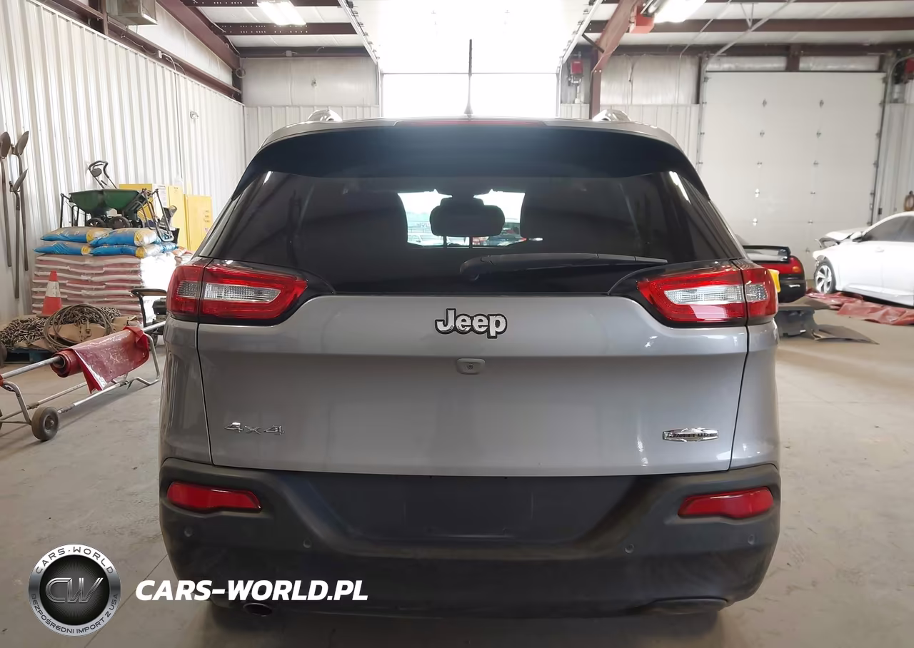 2018 Jeep Cherokee Latitude 4X4 VIN:1C4PJMCB0JD528521 - 16