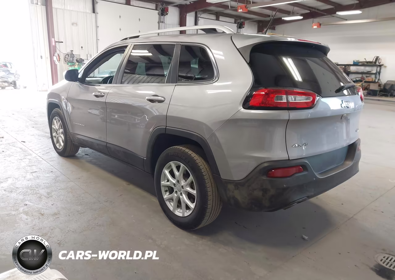2018 Jeep Cherokee Latitude 4X4 VIN:1C4PJMCB0JD528521 - 3