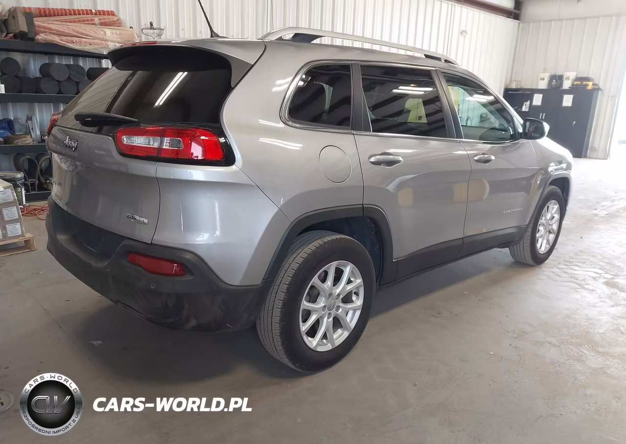 2018 Jeep Cherokee Latitude 4X4 VIN:1C4PJMCB0JD528521 - 4