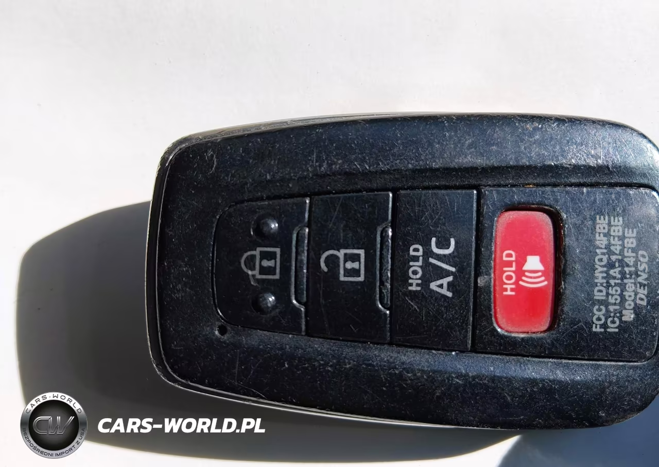 2018 Toyota Prius Prime Plus VIN:JTDKARFP2J3079900 - 11