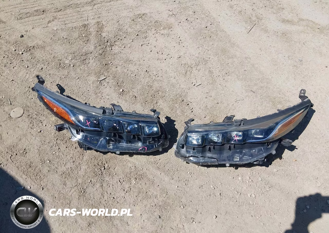 2018 Toyota Prius Prime Plus VIN:JTDKARFP2J3079900 - 12