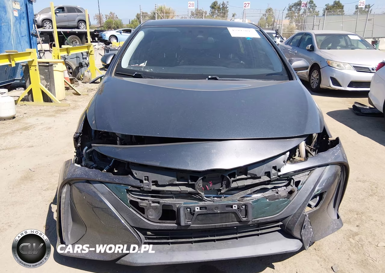 2018 Toyota Prius Prime Plus VIN:JTDKARFP2J3079900 - 13