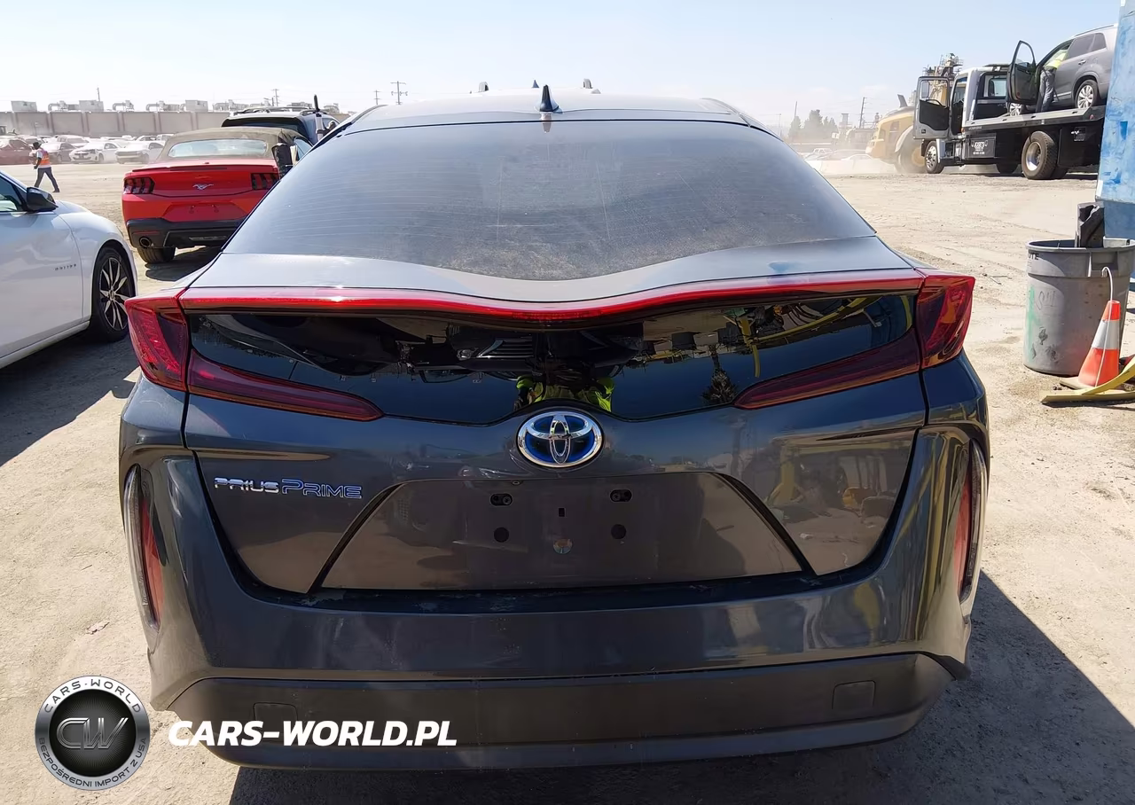 2018 Toyota Prius Prime Plus VIN:JTDKARFP2J3079900 - 17
