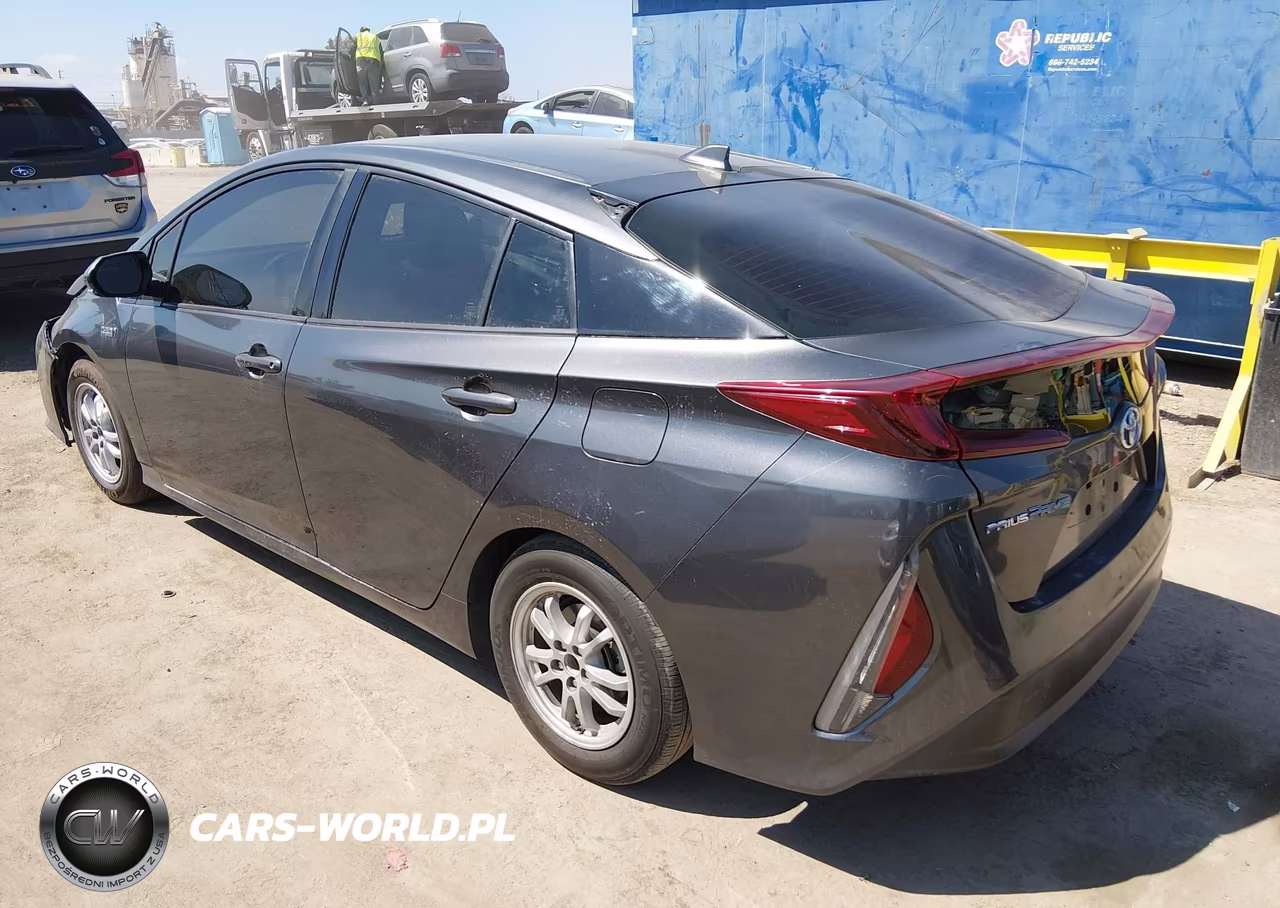 2018 Toyota Prius Prime Plus VIN:JTDKARFP2J3079900 - 3