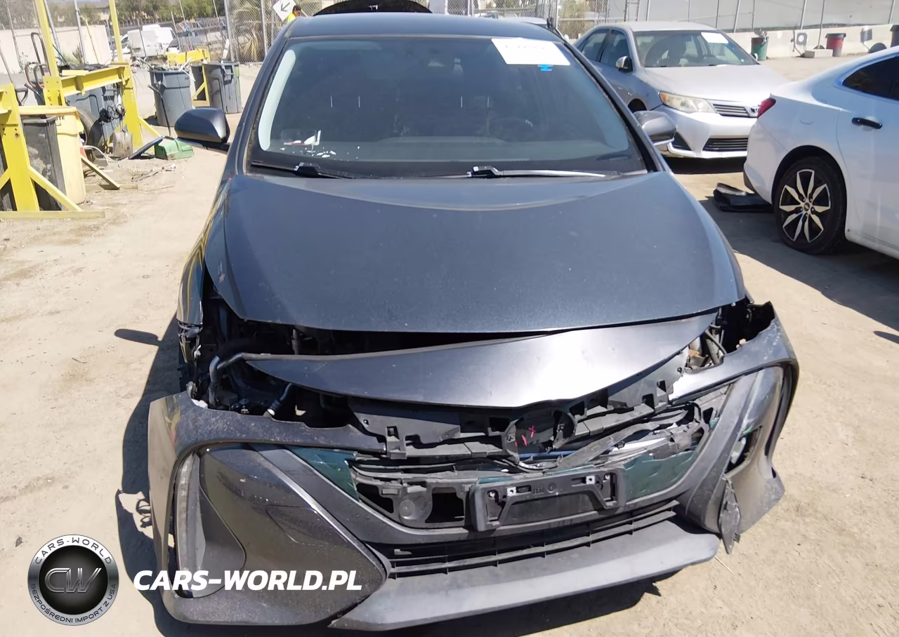 2018 Toyota Prius Prime Plus VIN:JTDKARFP2J3079900 - 6