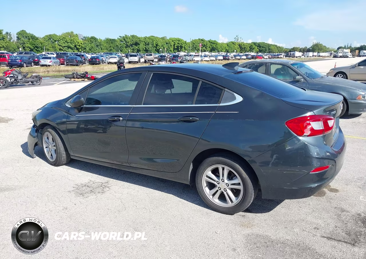 2018 Chevrolet Cruze Lt Auto VIN:1G1BE5SM9J7173699 - 3