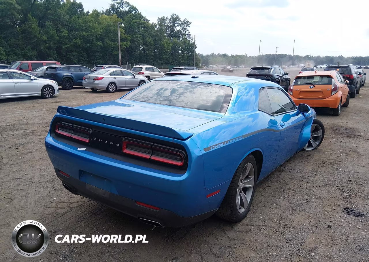 2018 Dodge Challenger Sxt VIN:2C3CDZAG4JH310400 - 4