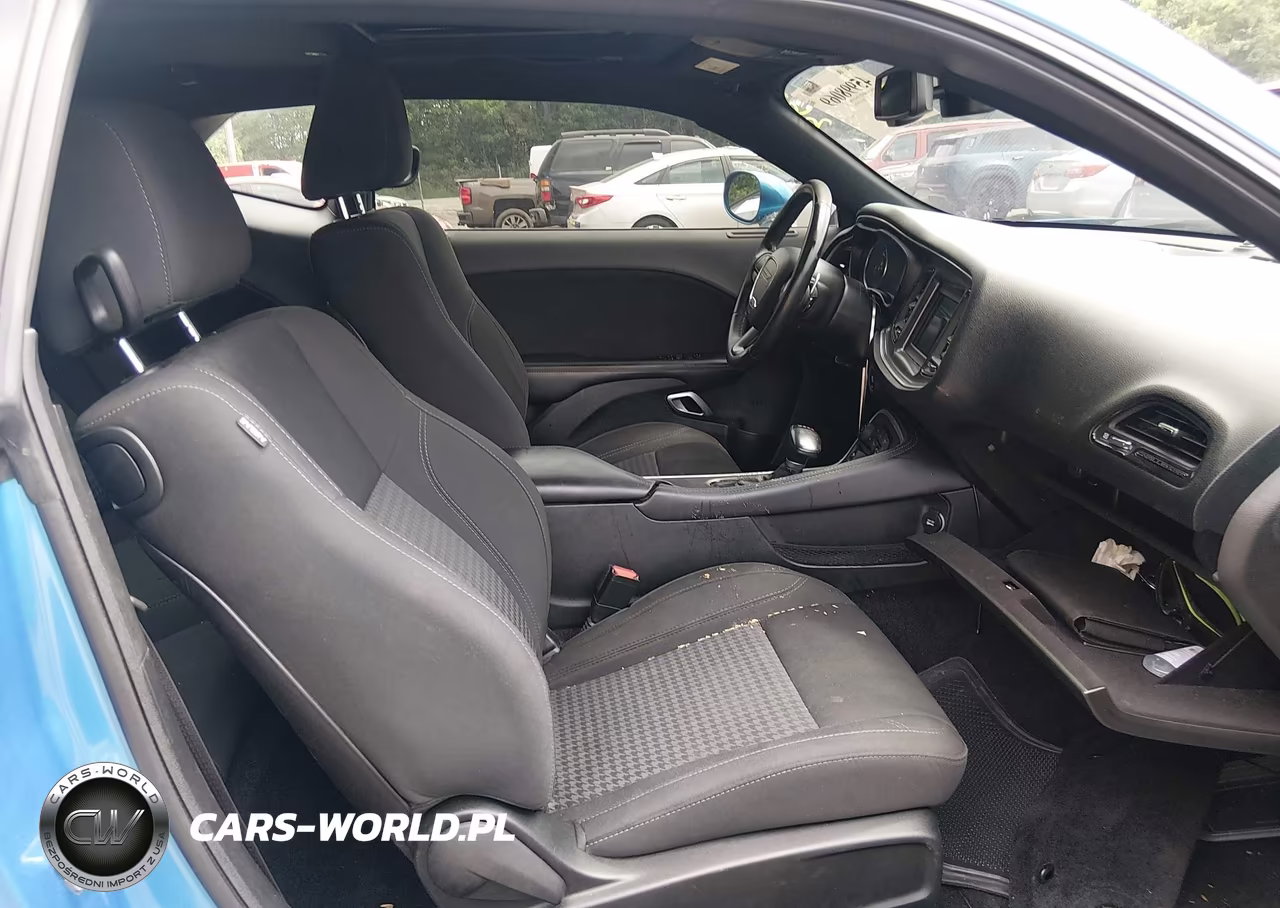 2018 Dodge Challenger Sxt VIN:2C3CDZAG4JH310400 - 5