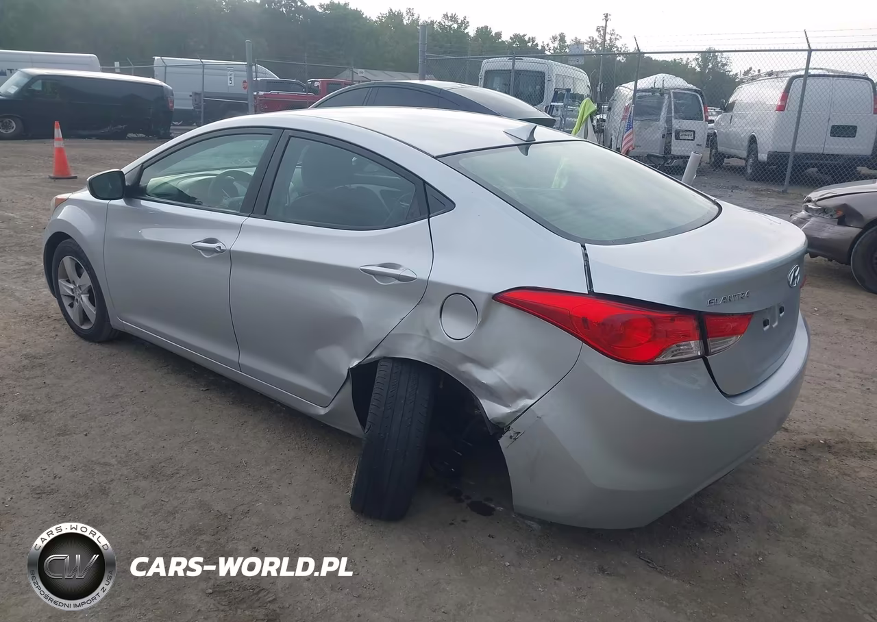 2013 Hyundai Elantra Gls VIN:5NPDH4AE5DH270085 - 3
