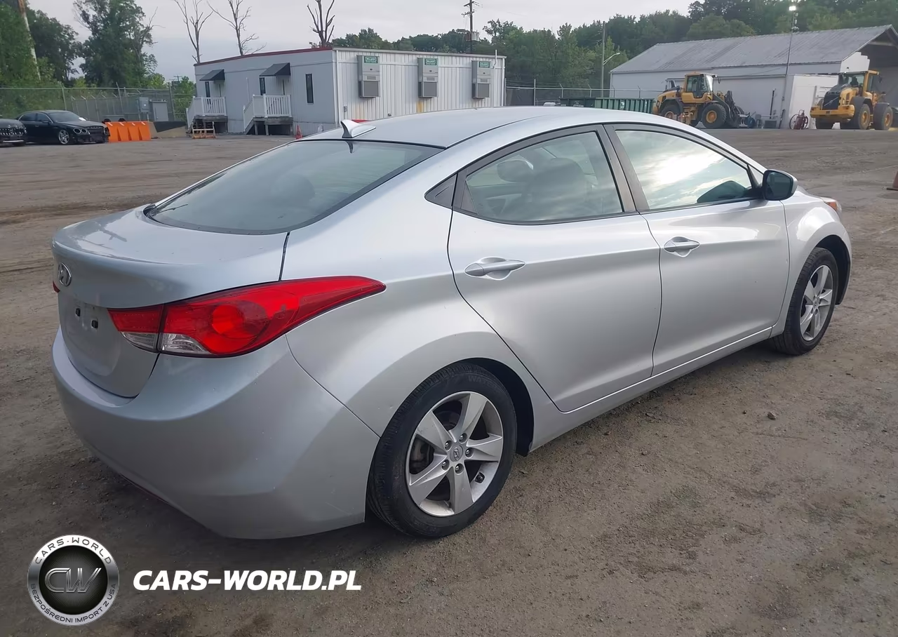 2013 Hyundai Elantra Gls VIN:5NPDH4AE5DH270085 - 4