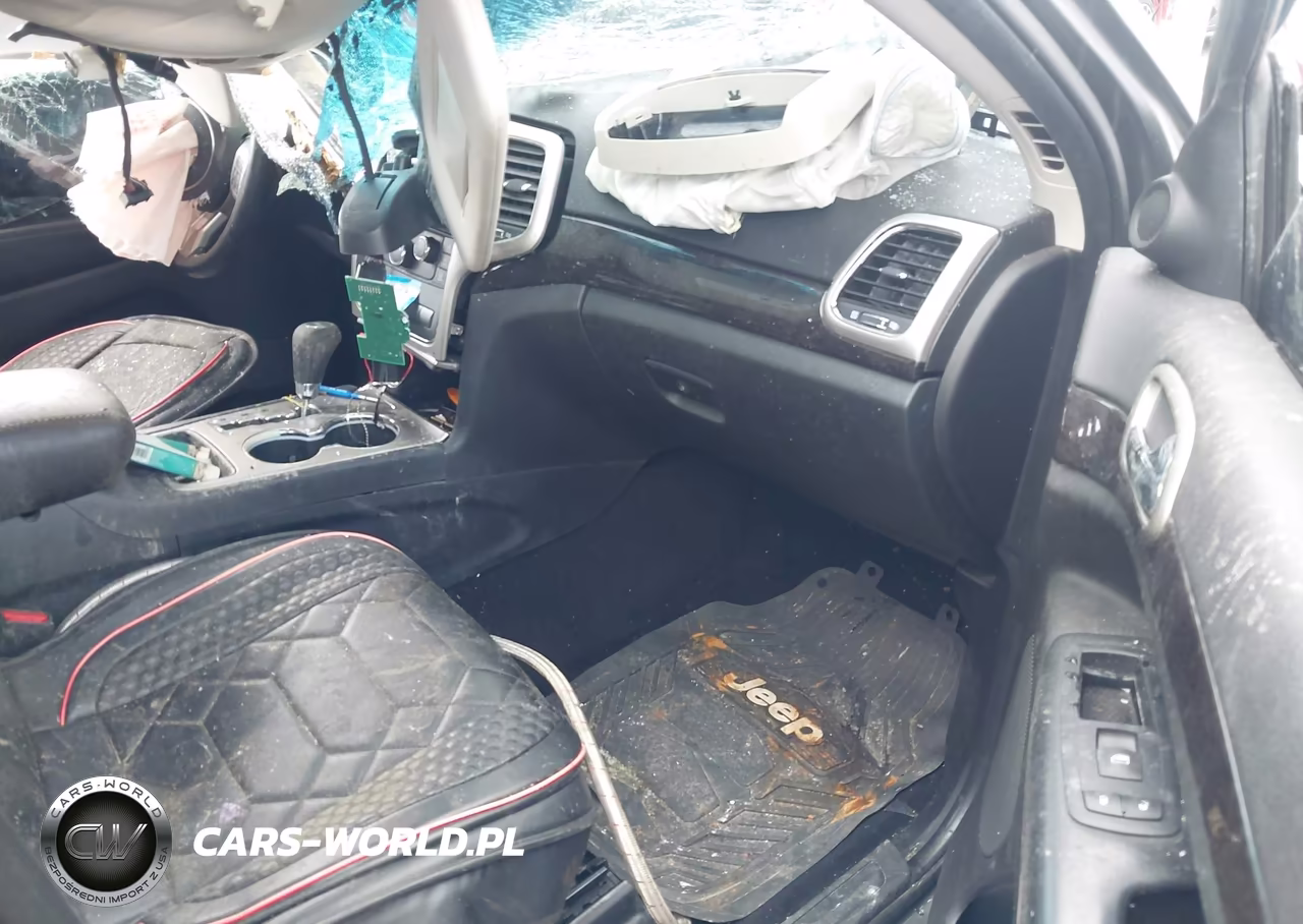 2012 Jeep Grand Cherokee Laredo VIN:1C4RJEAGXCC167174 - 5