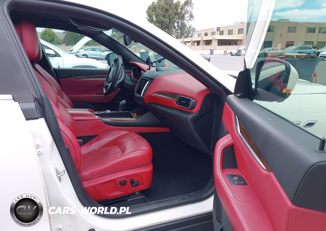 2017 Maserati Levante VIN:ZN661XUAXHX243822 - 5