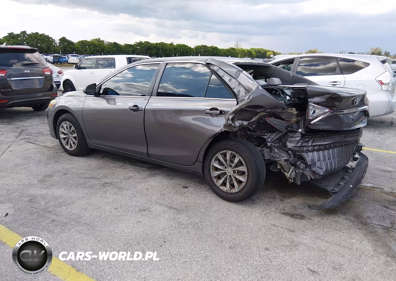 2016 Toyota Camry Le VIN:4T1BF1FKXGU161363 - 3