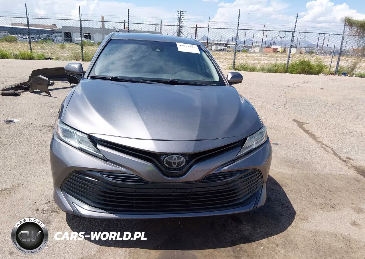 2020 Toyota Camry Le VIN:4T1C11AK2LU917529 - 13