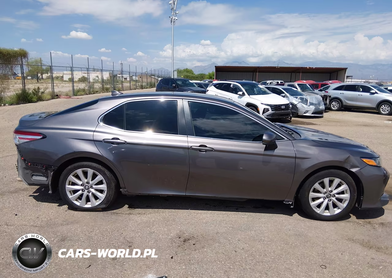 2020 Toyota Camry Le VIN:4T1C11AK2LU917529 - 14