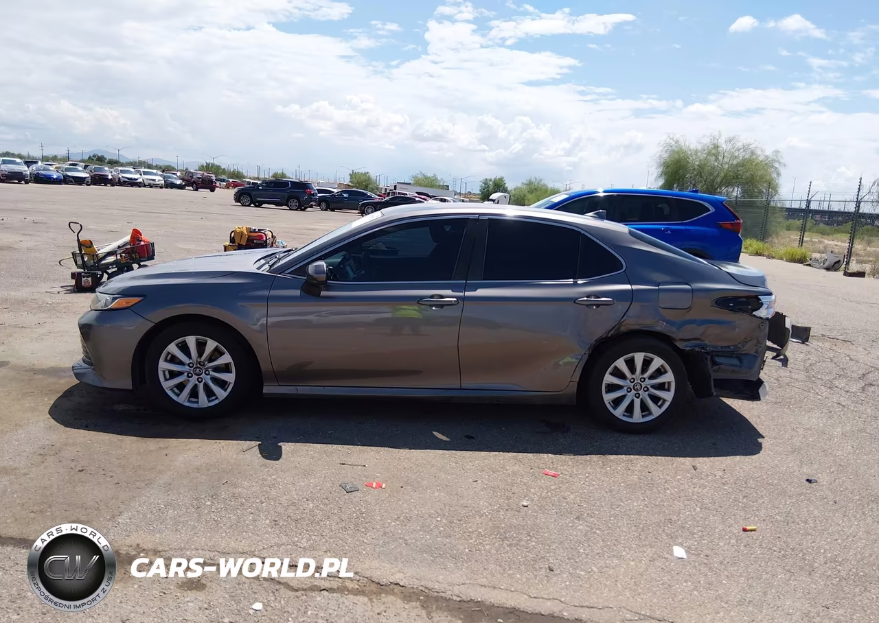 2020 Toyota Camry Le VIN:4T1C11AK2LU917529 - 15